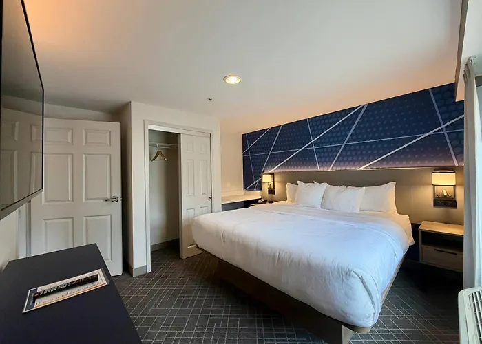 Family Friendly Hotels Comfort Inn & Suites Sturbridge-Brimfield