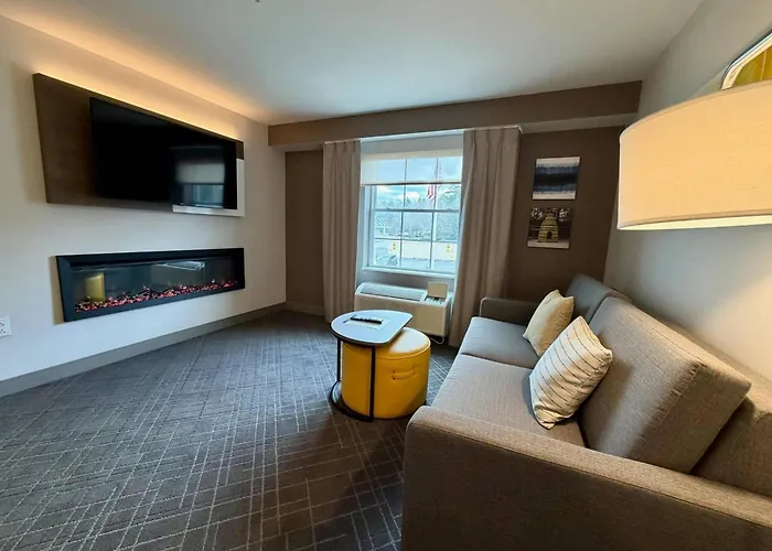 Family Friendly Hotels Comfort Inn & Suites Sturbridge-Brimfield